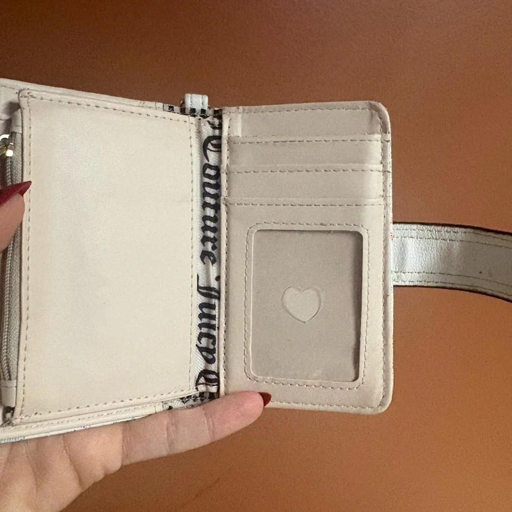 Juicy Couture Cream Wallet with Heart Keychain - Picture 6 of 7